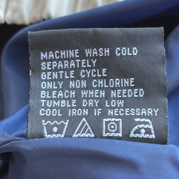 Universal Concerts Windbreaker - Picture 17 of 17